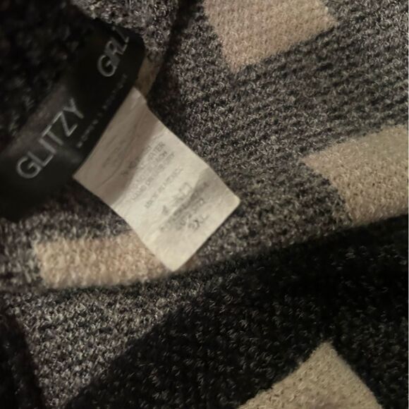 Glitzy Girlz Buffalo plaid Black Cream Cardigan Size 2X - Picture 3 of 3